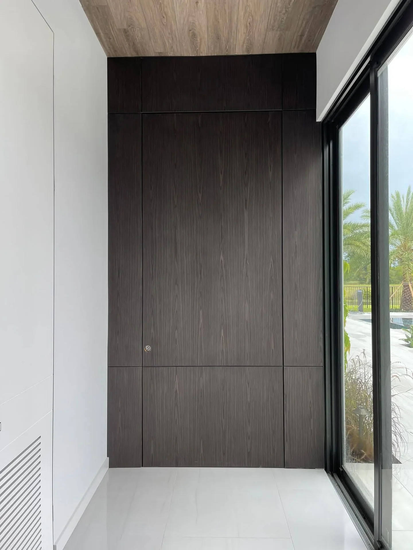 Complanare door