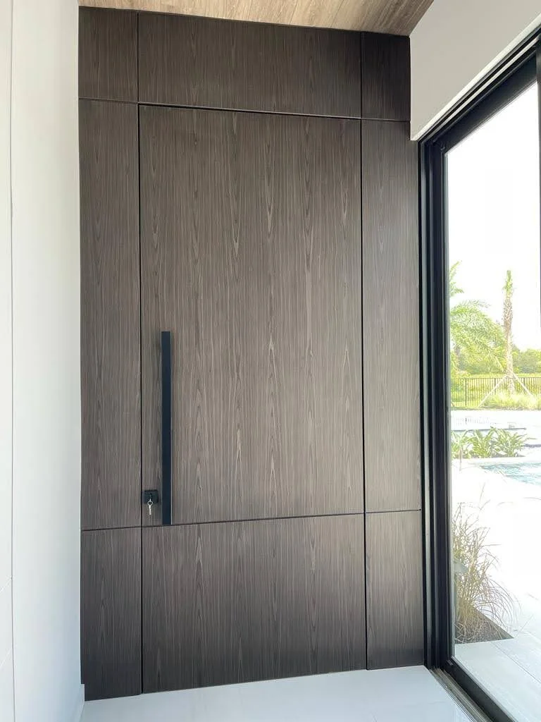 Complanare interior door