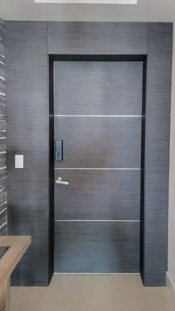 Complanare door