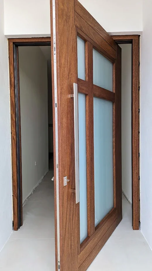 Wood entry, close detail