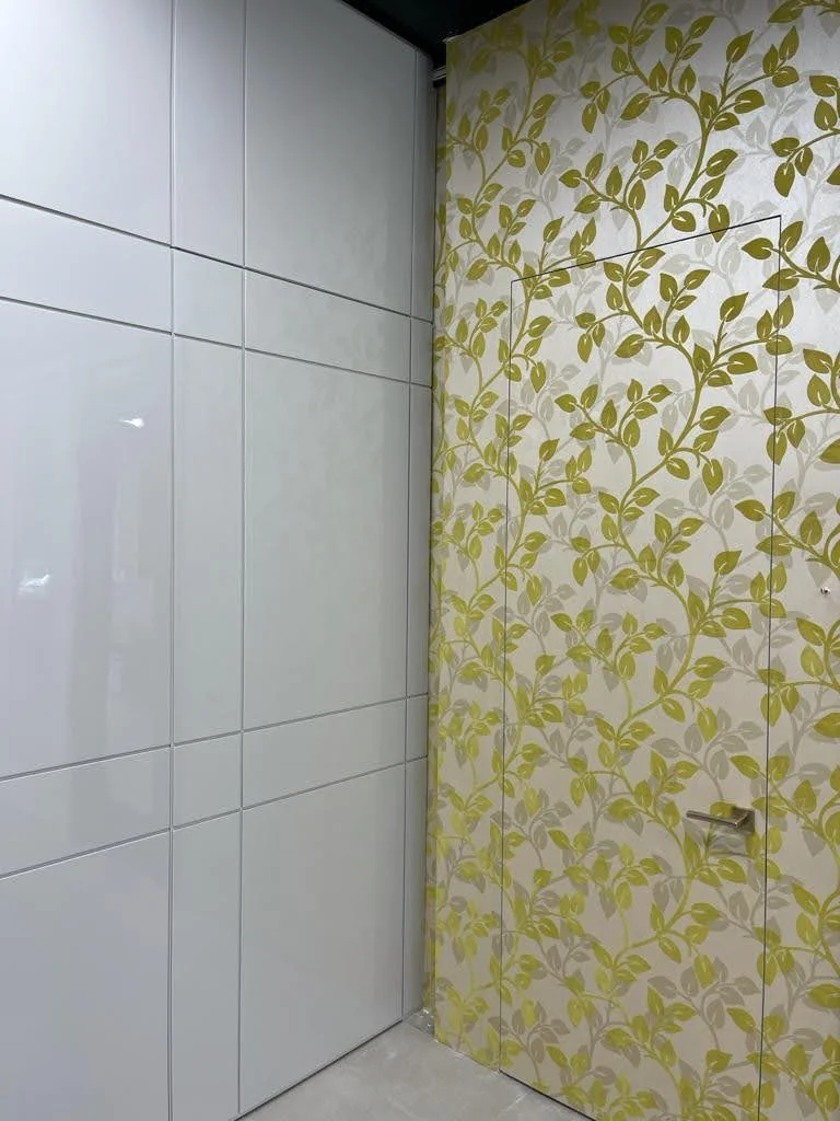 Frameless door