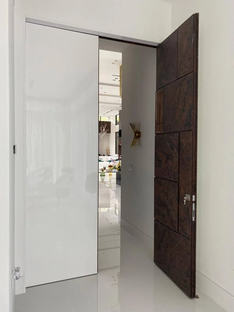 Frameless door