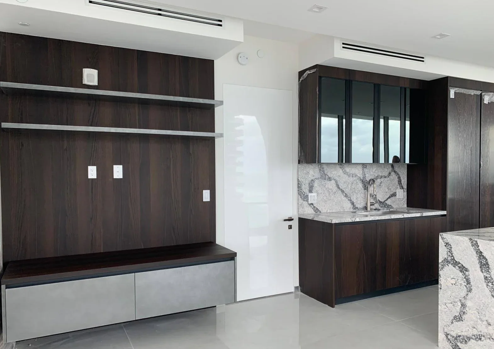 Frameless door