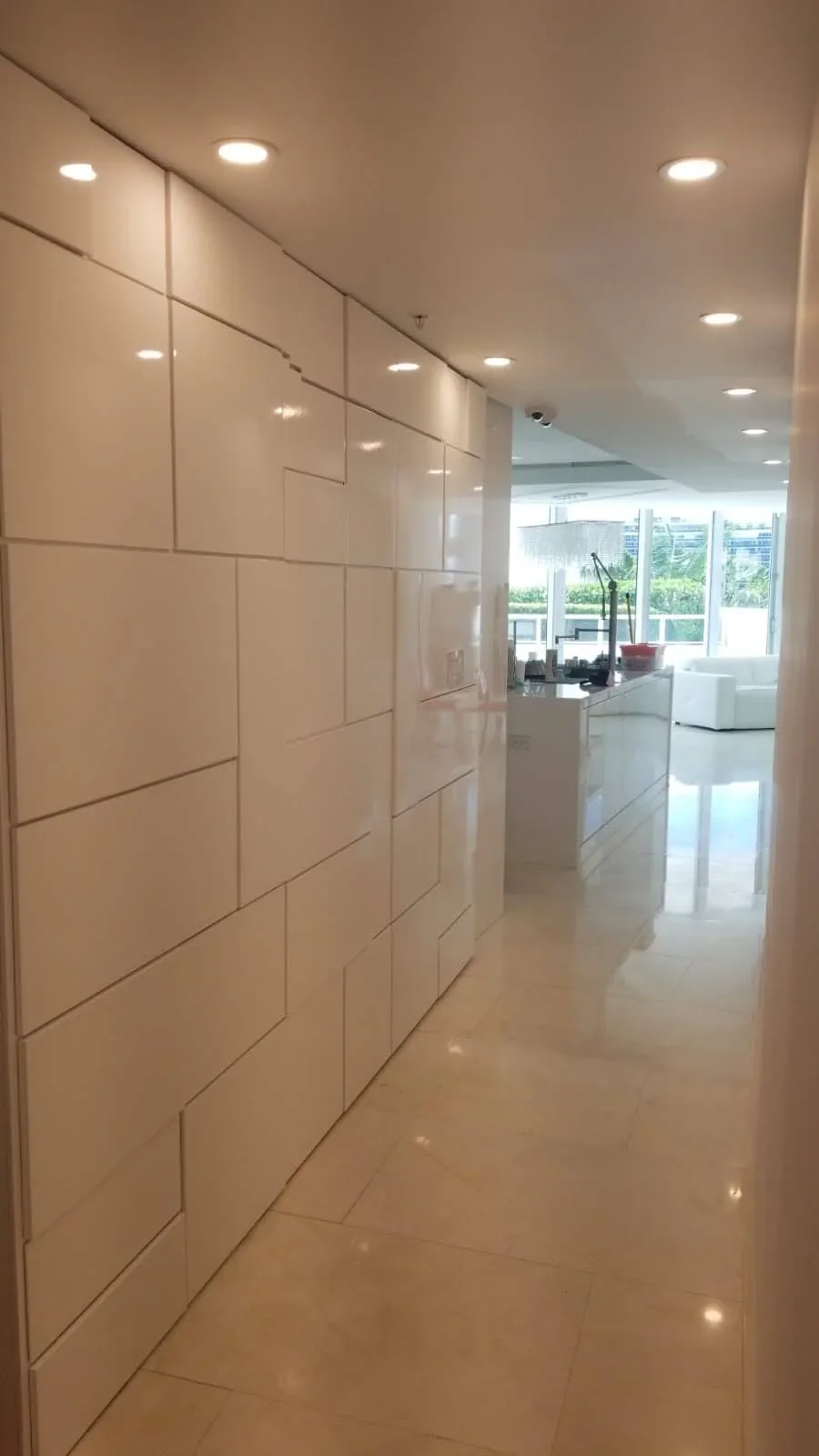 Gloss door