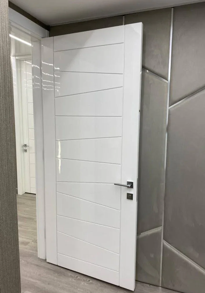 Gloss door