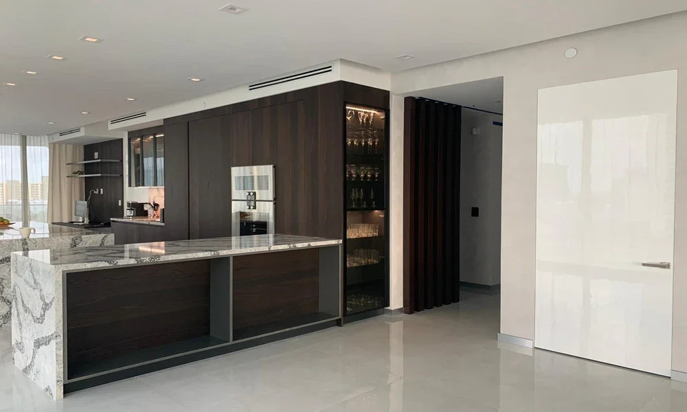 Gloss door