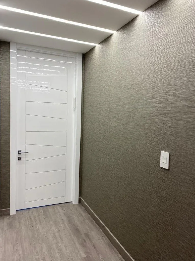 Gloss door