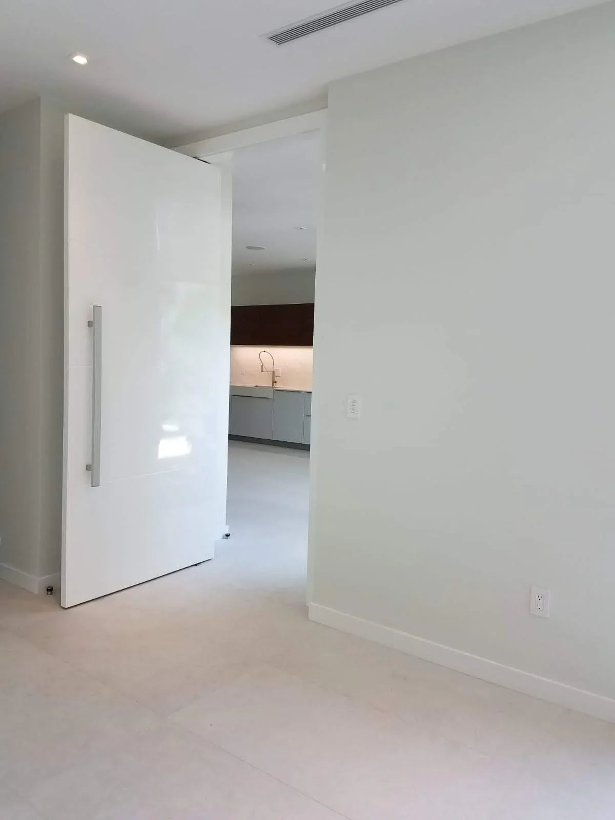Gloss door