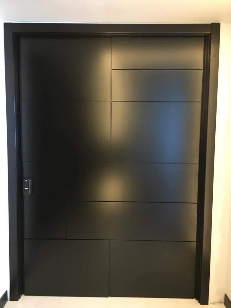 Pivot door