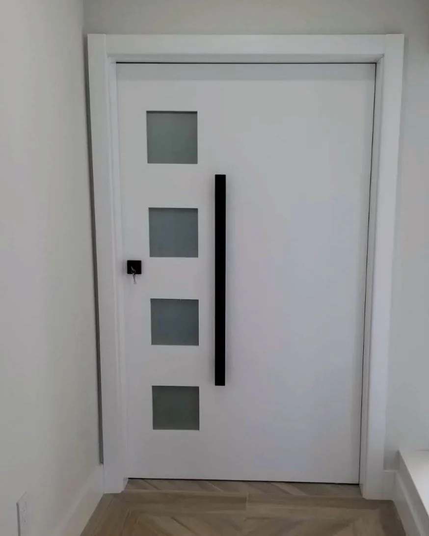 Pivot door