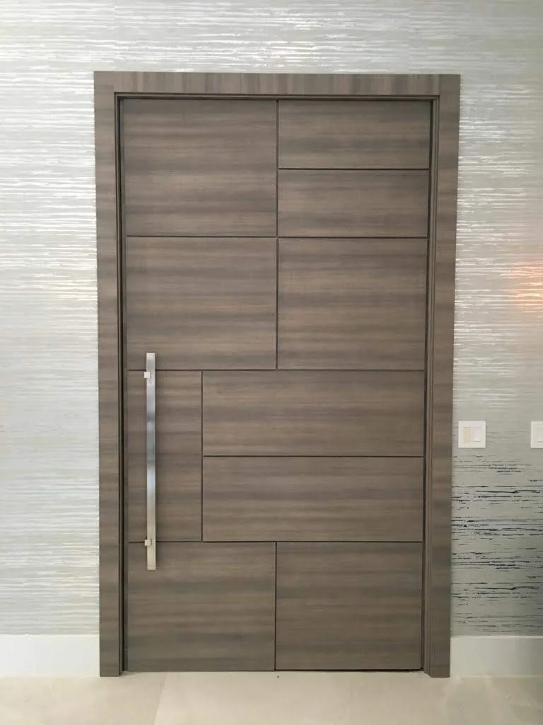 Pivot interior door