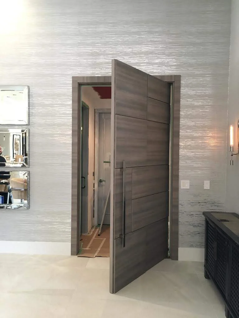 Pivot door
