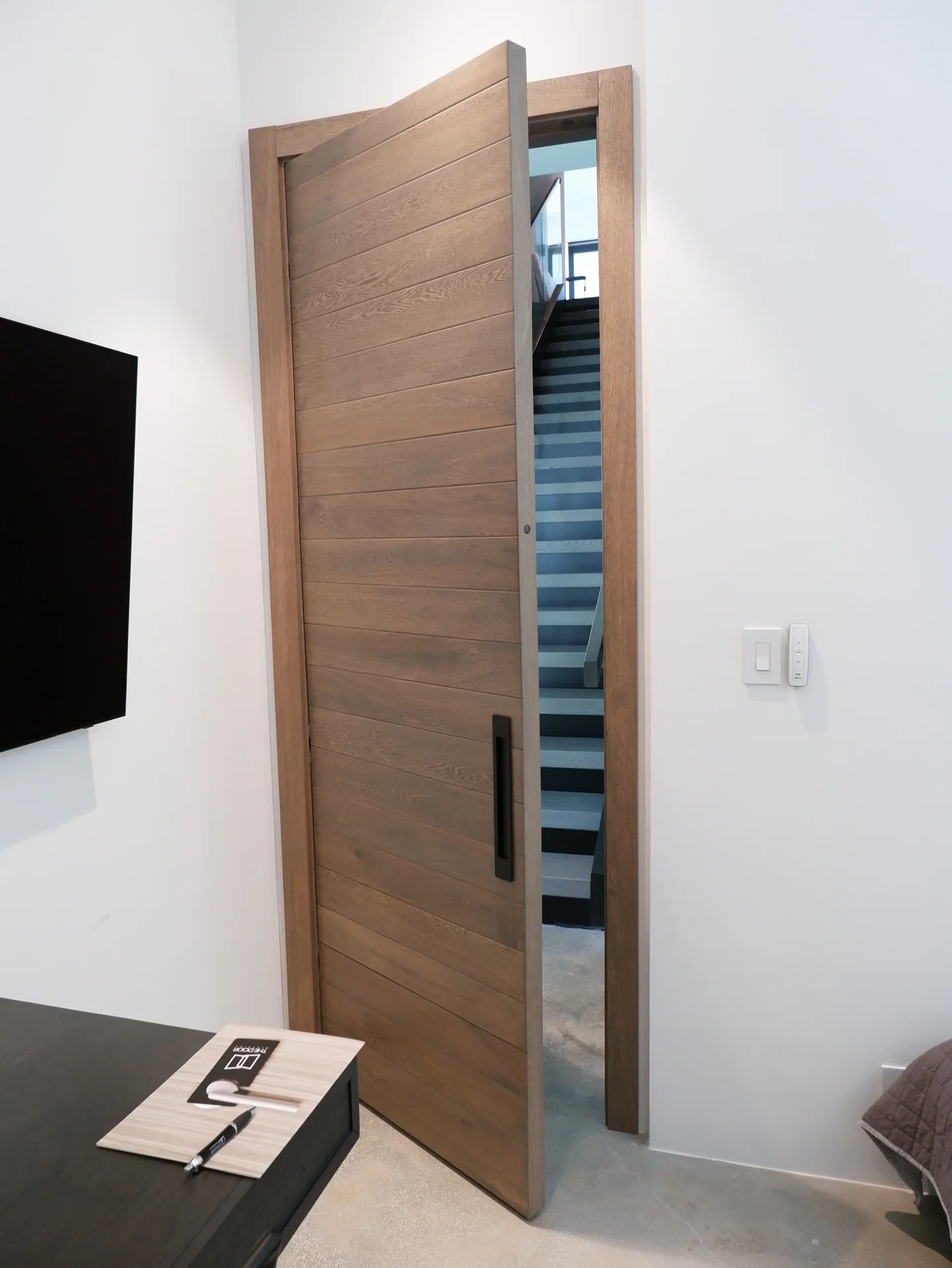Prehung door
