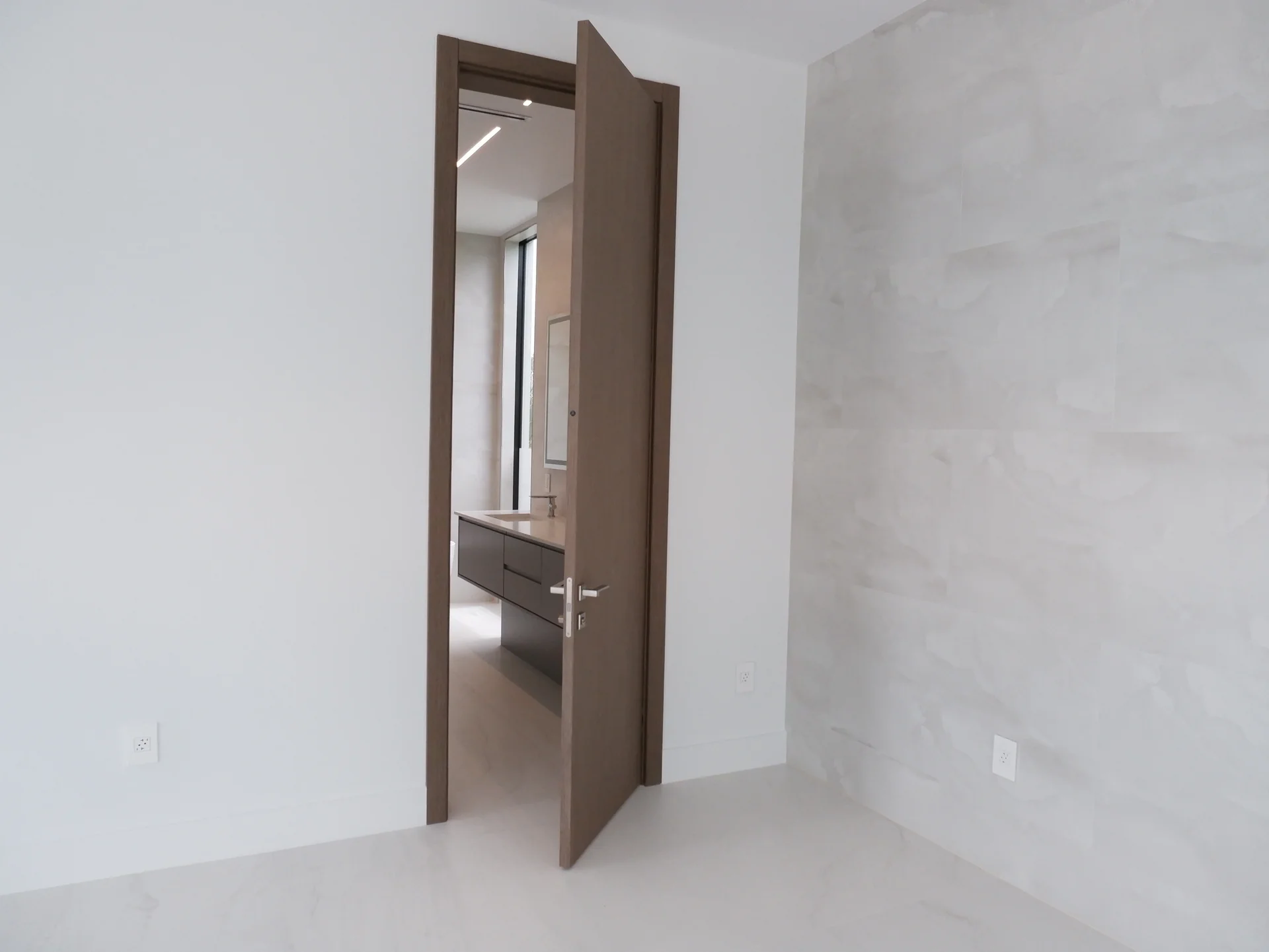 Prehung door