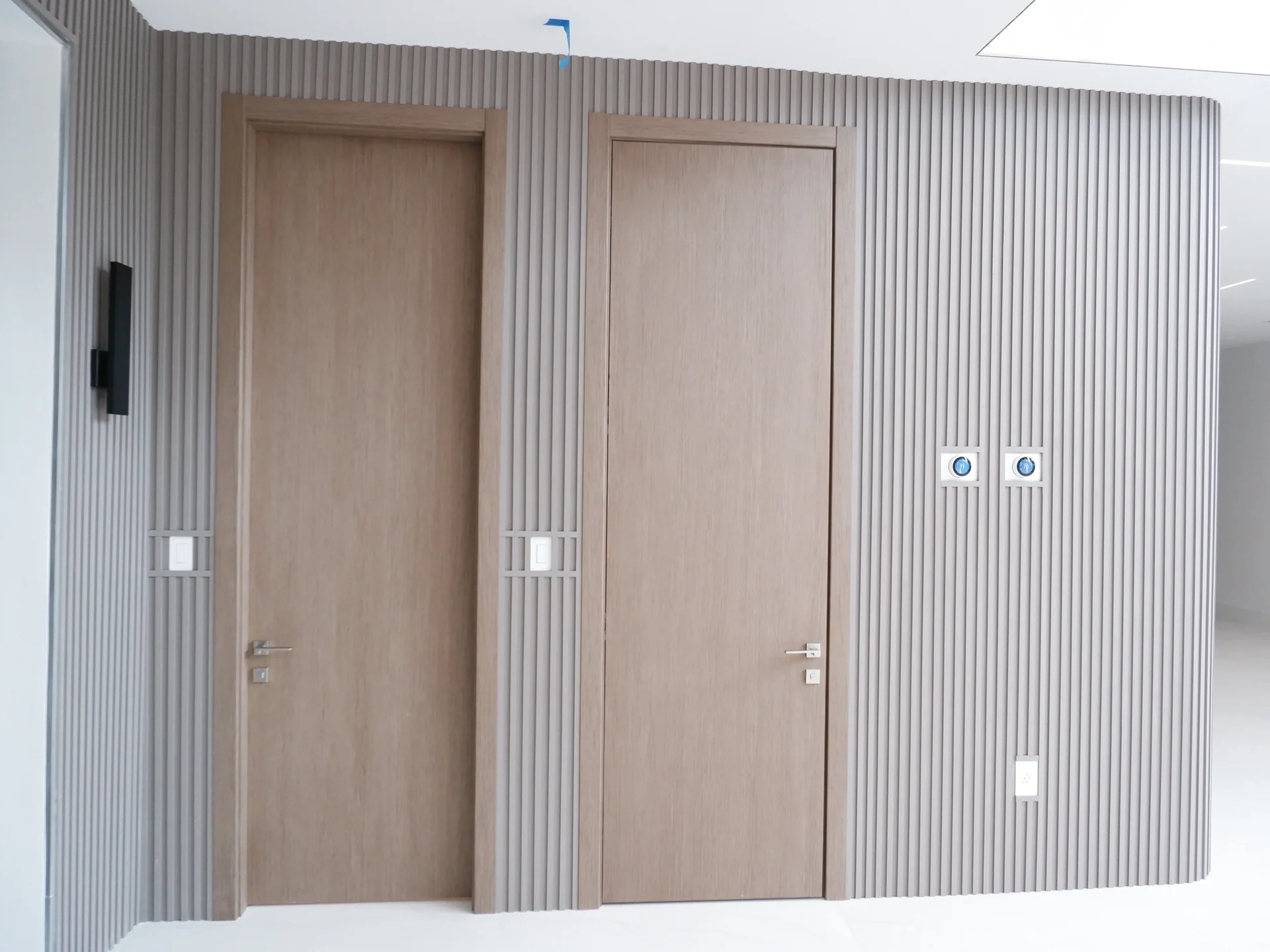 Prehung door
