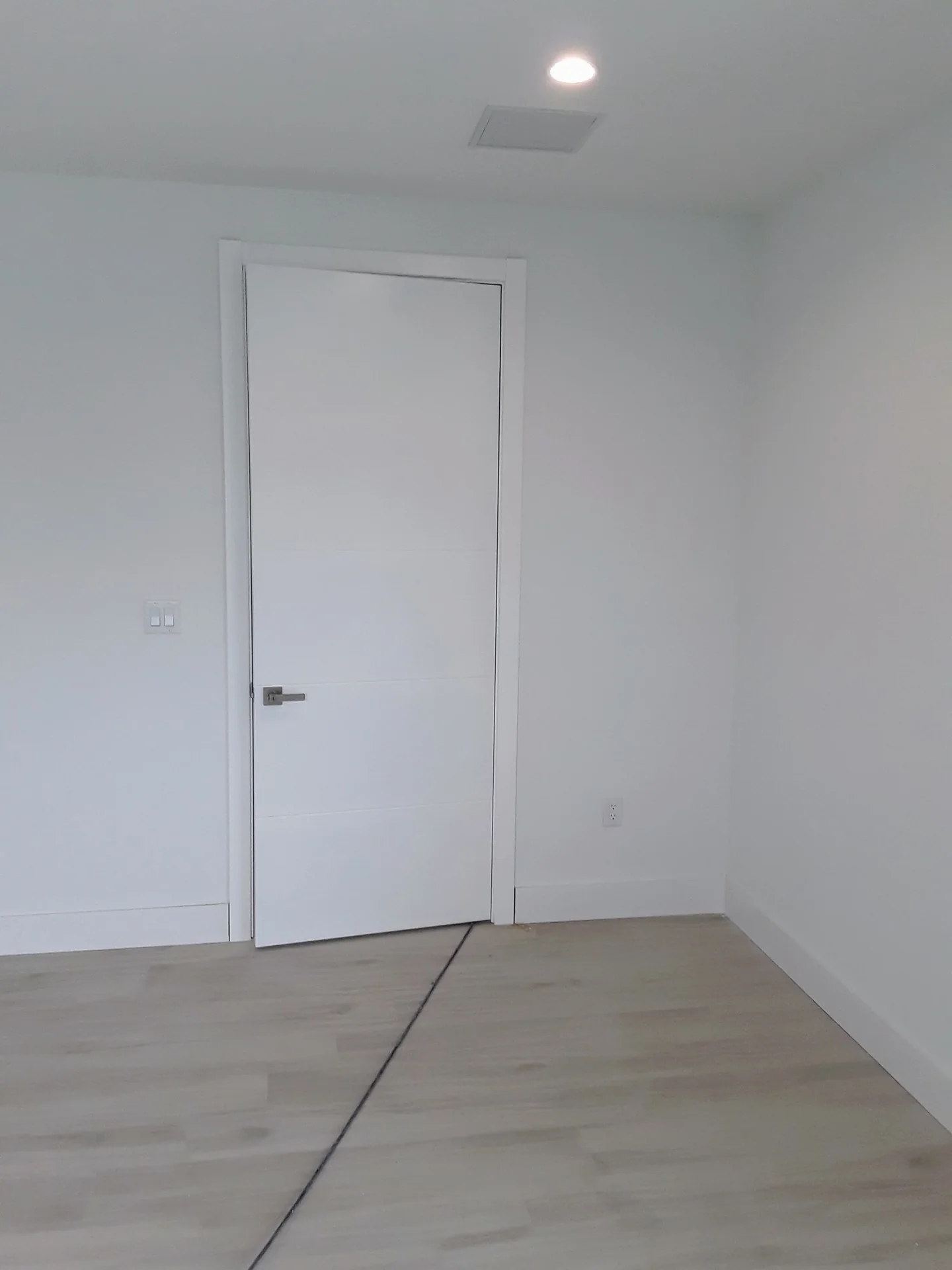 Prehung door