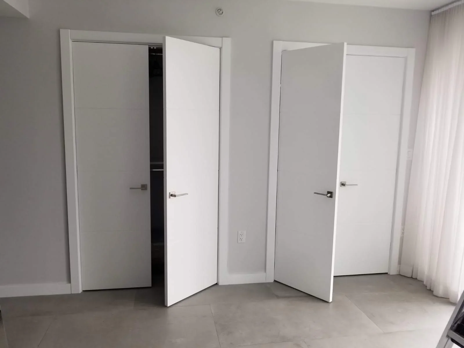 Prehung door