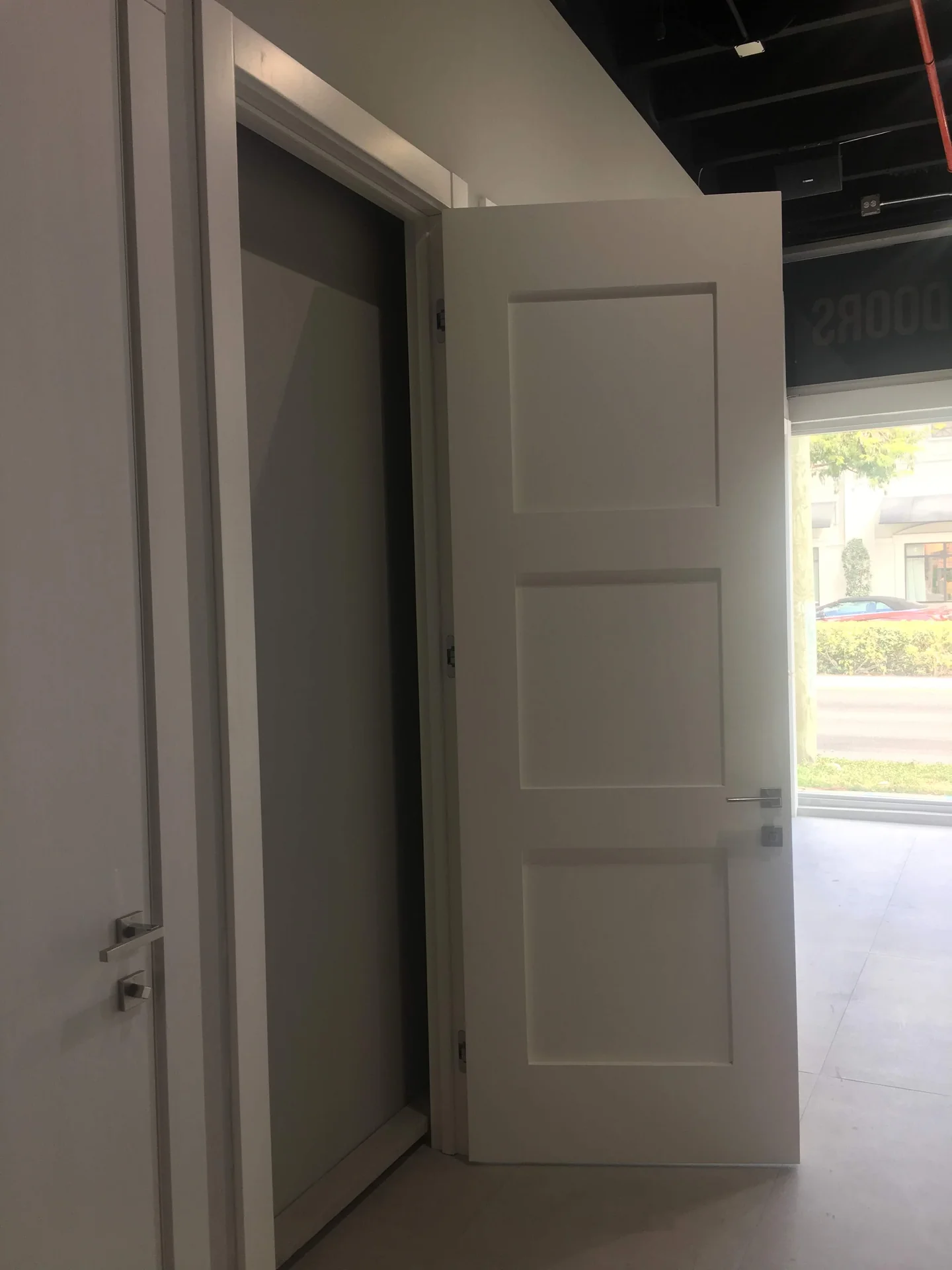 Shaker door