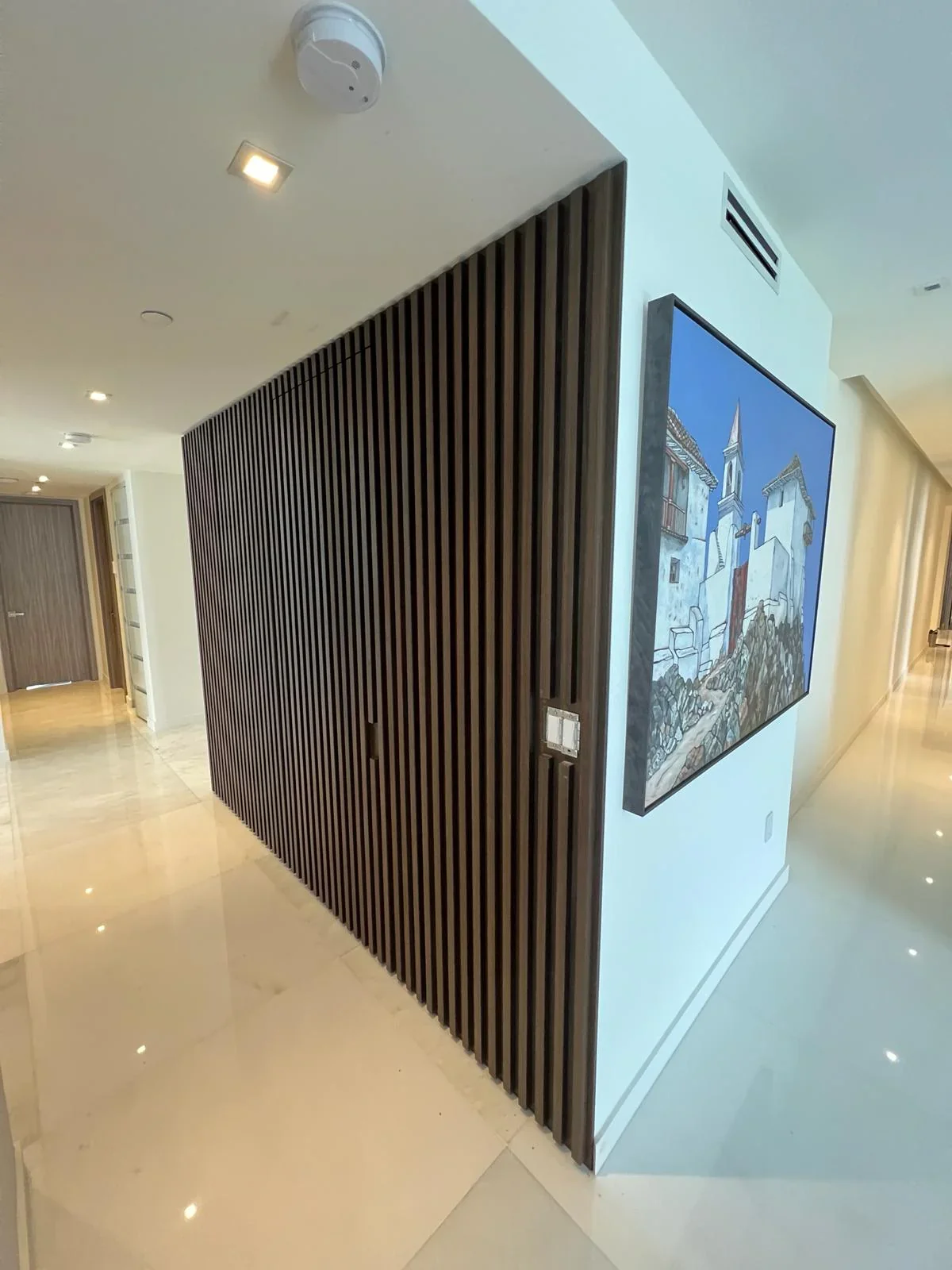 Vertical wall paneling, lounge